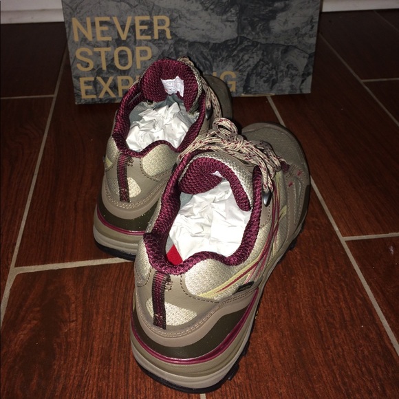 The North Face Women’s GTX Hedge Hiking Shoes NWB - Picture 3 of 4